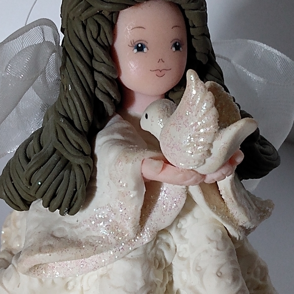Freedom Kneeded Angel with Dove - Picture 5 of 8
